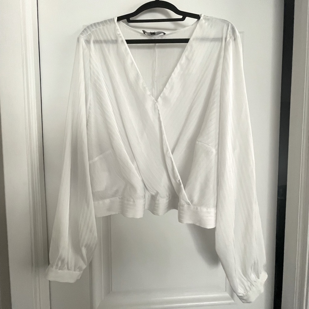 White flowy cropped shirt